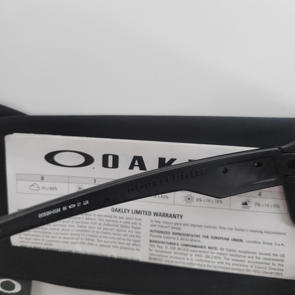 Oakley Sunglasses Black Frame Dark Lenses Sports Performance Eyewear - Picture 2 of 3